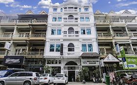 Grand Elevation Hotel